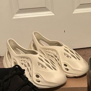 All Authentic don’t worry size 11 bone foam runners
